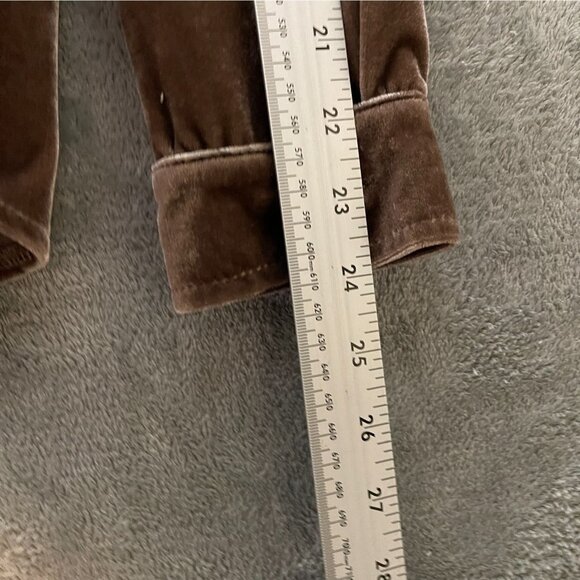 Umgee Women Velvet Soft Heavy Mocha Long Sleeve Collared Button Up Shirt S - Picture 9 of 10